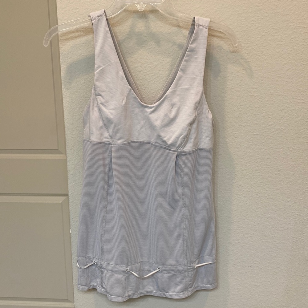 Light grey Lululemon top